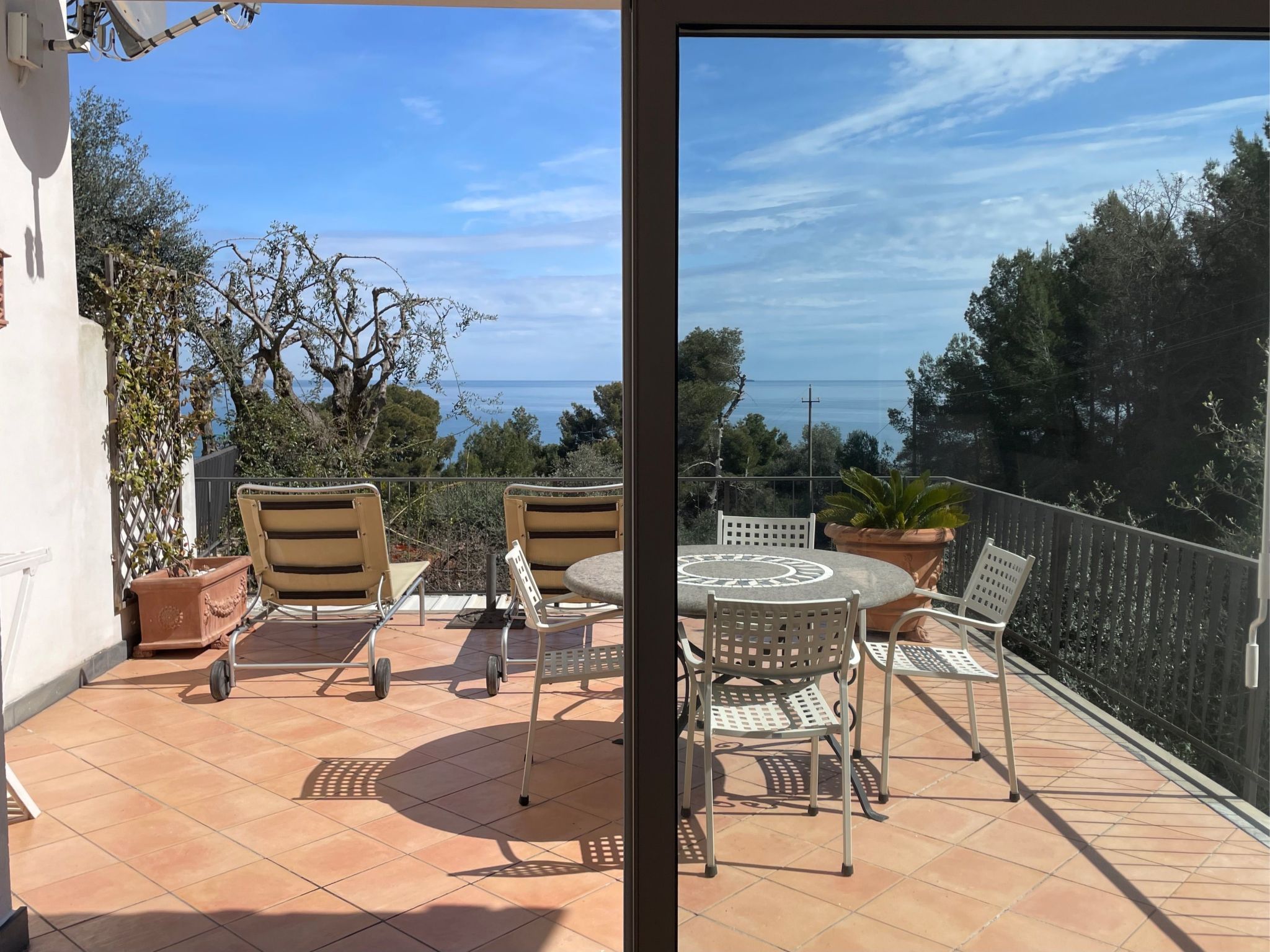 Junges Haus' Wohnung mit Wasserblick