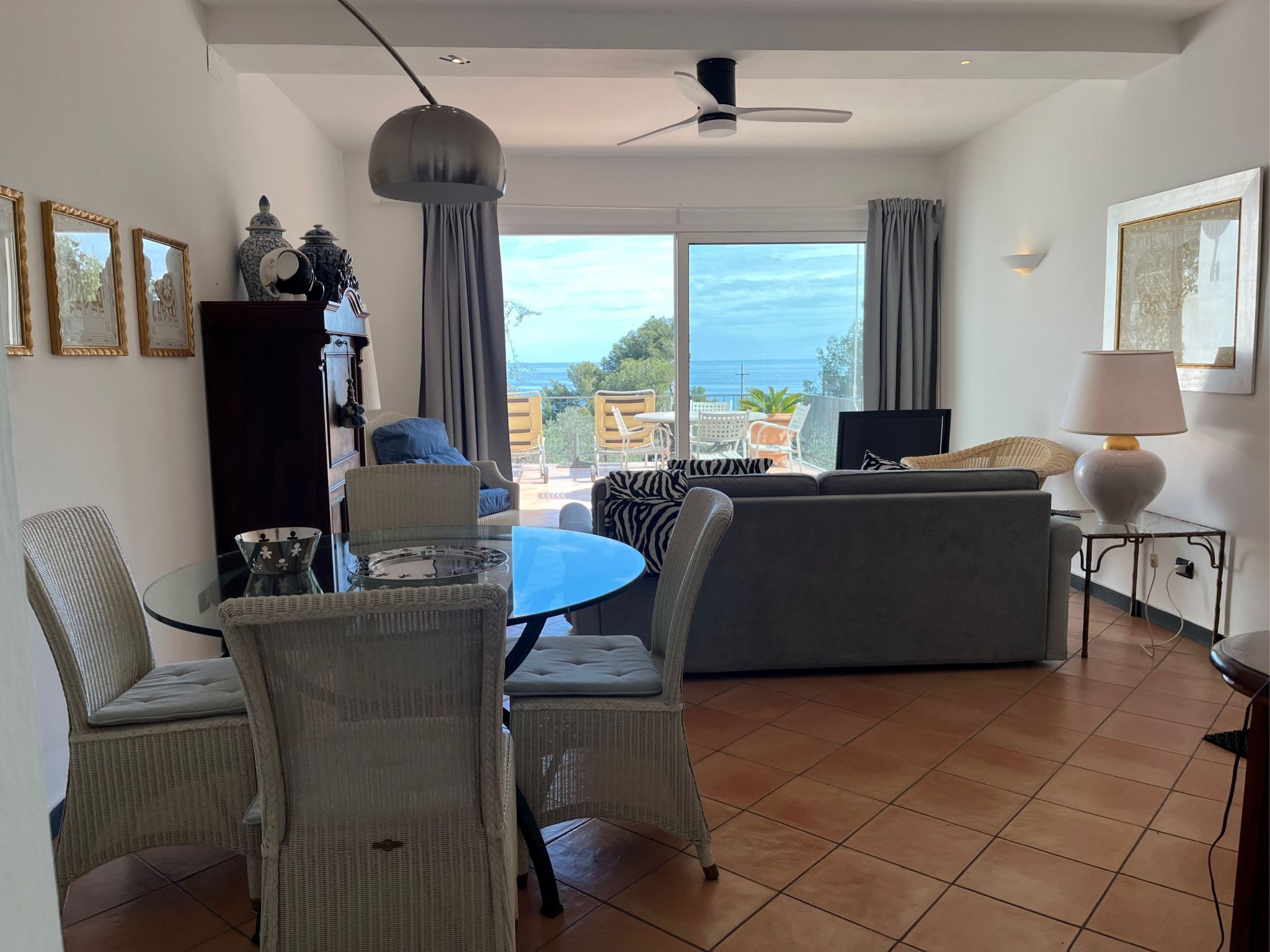 Junges Haus' Wohnung mit Wasserblick