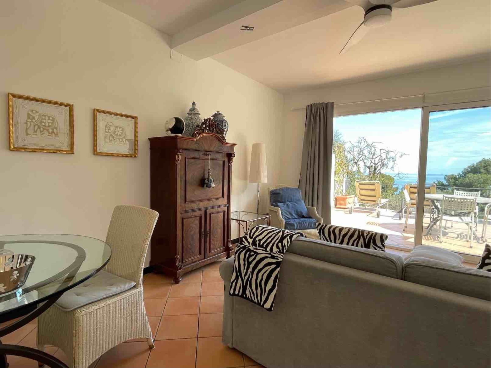 Junges Haus' Wohnung mit Wasserblick-Inside