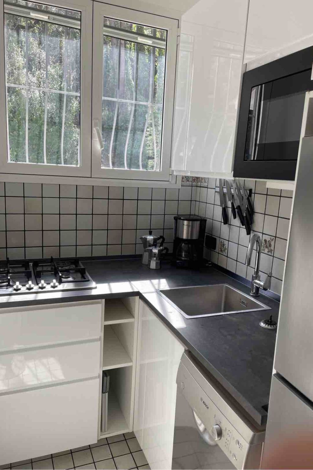 Junges Haus' Wohnung mit Wasserblick-Inside