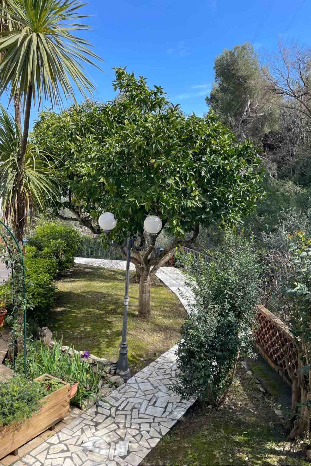 Junges Haus' Wohnung mit Wasserblick-Inside