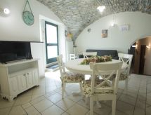 Charmantes Appartment in Diano San Pietro