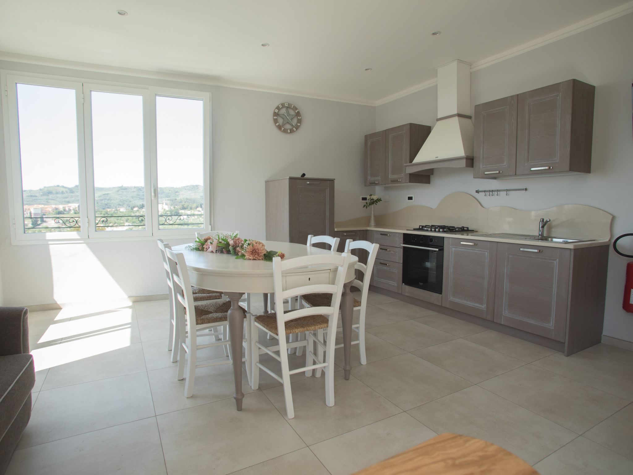 Vakantiehuis met omheinde tuin in Diano Castello (Italië) 1 hond is welkom