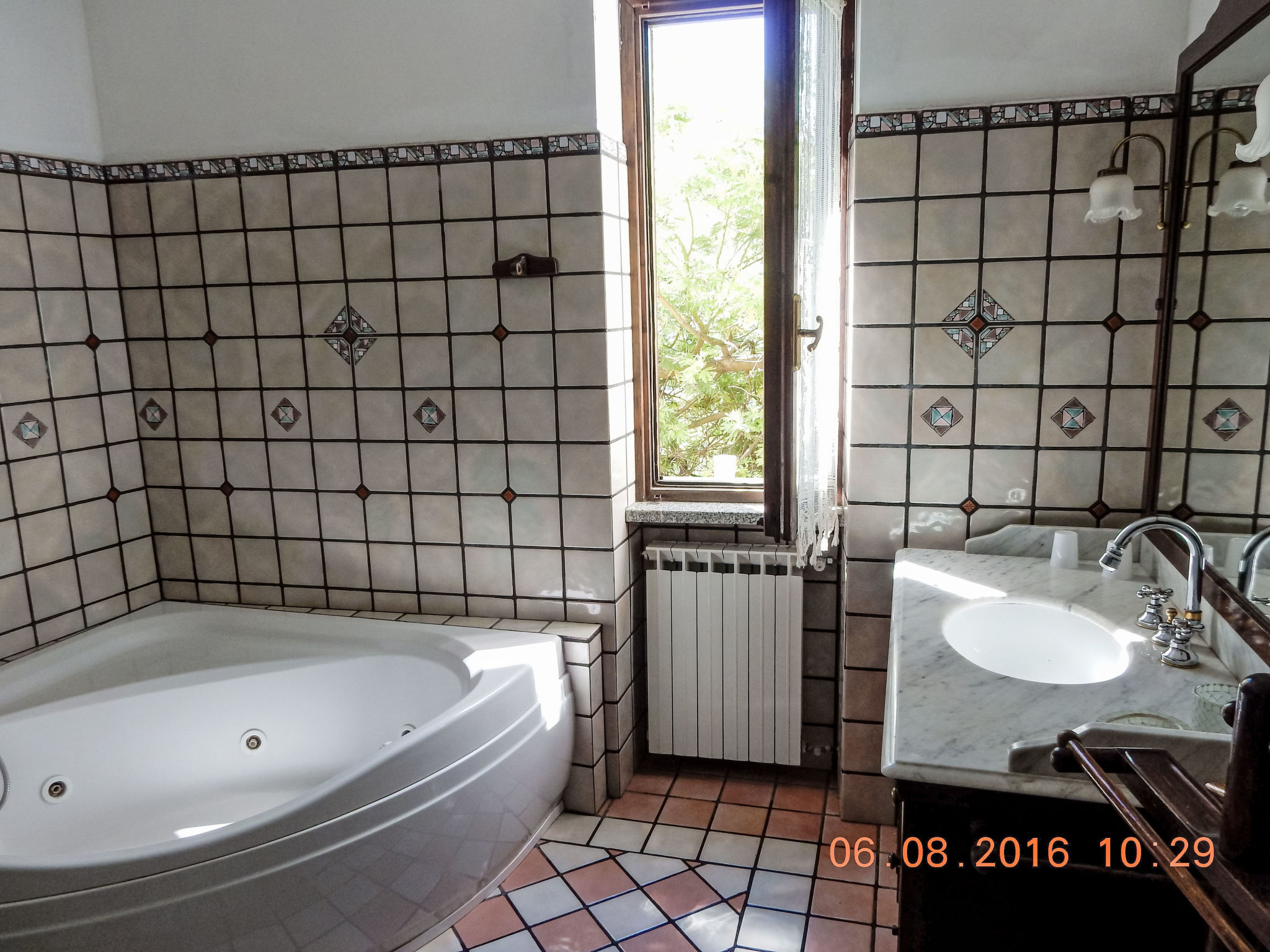 Schönes Ferienhaus mit Garten und Whirlpool - Binnen