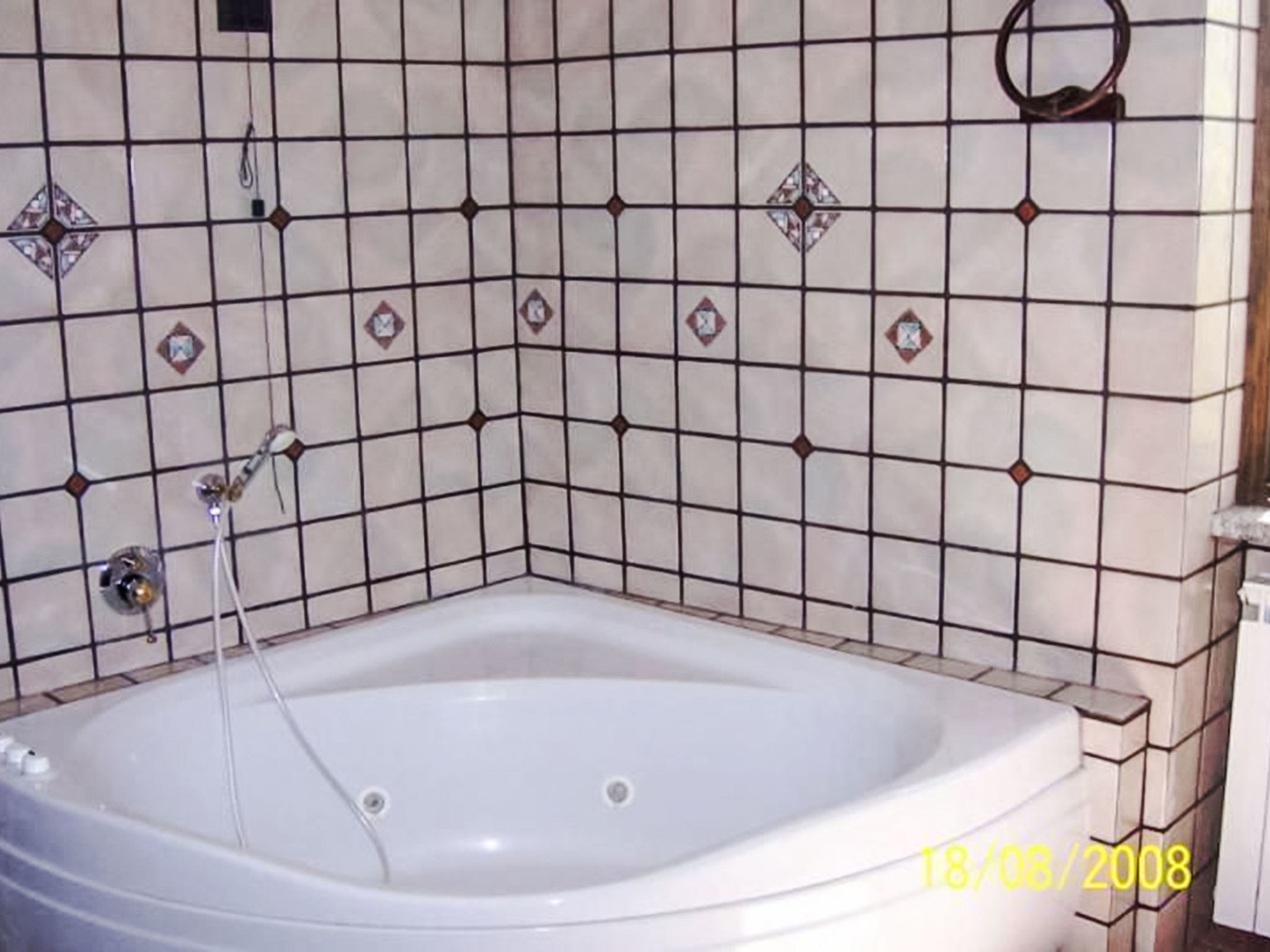 Schönes Ferienhaus mit Garten und Whirlpool - Binnen