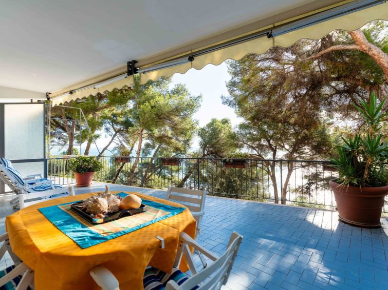 4-persoons appartement met zeezicht in Cervo in Cervo