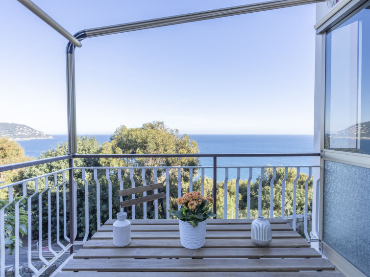 Search and Stay destination Capo Mimosa-rollo, Liguria - Italy from AU$ 227. Mare Blu