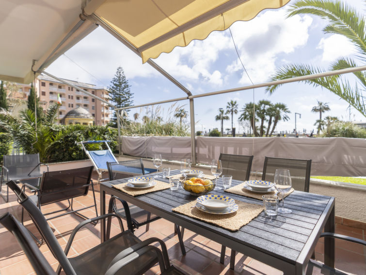 Aan zee: Ruim appartement voor 7 personen in Marina di Andora in Marina di Andora