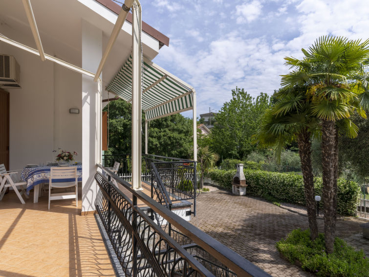 Search and Stay destination Marina di Andora, Liguria - Italy from AU$ 278. di Cri