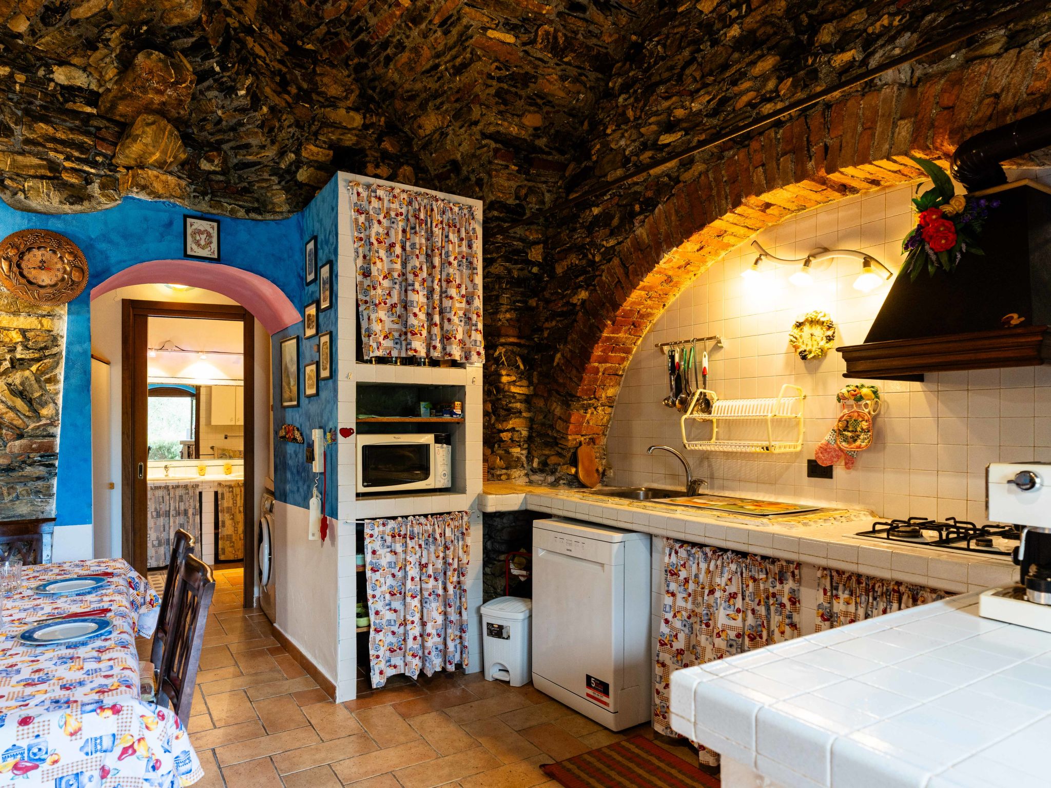 La Bouganville Rustico con Giardino-Binnen