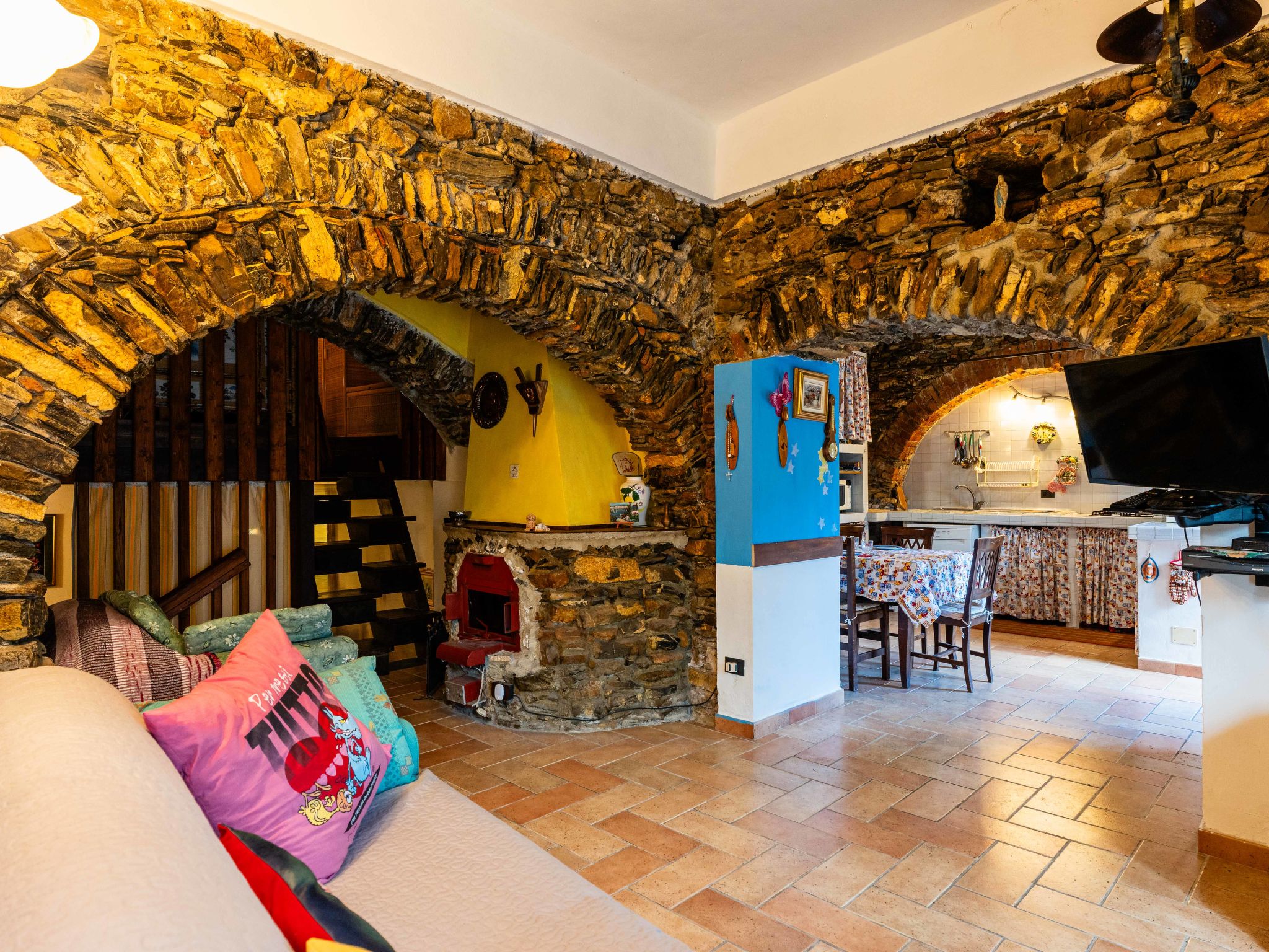 La Bouganville Rustico con Giardino-Binnen