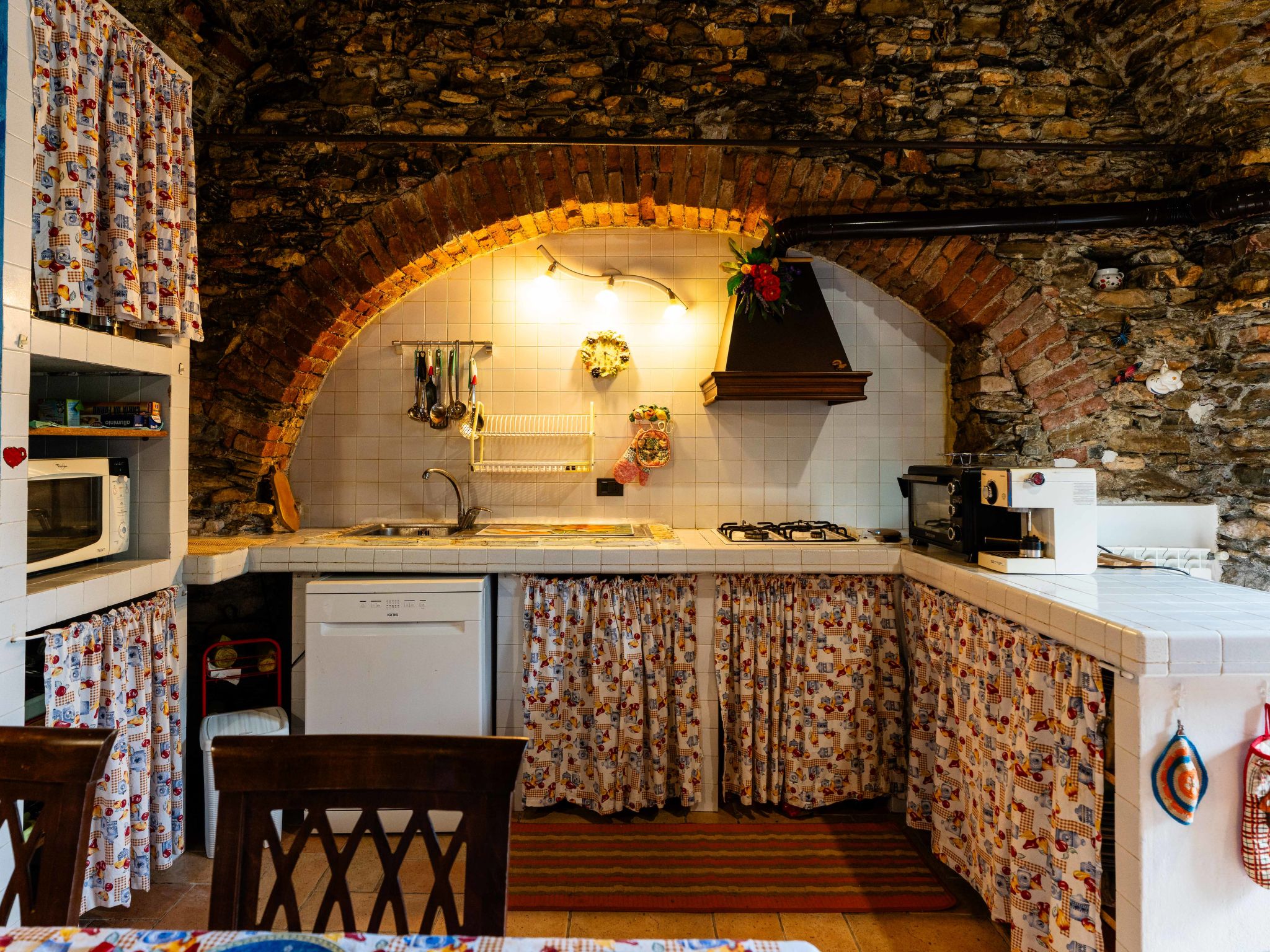 La Bouganville Rustico con Giardino-Binnen