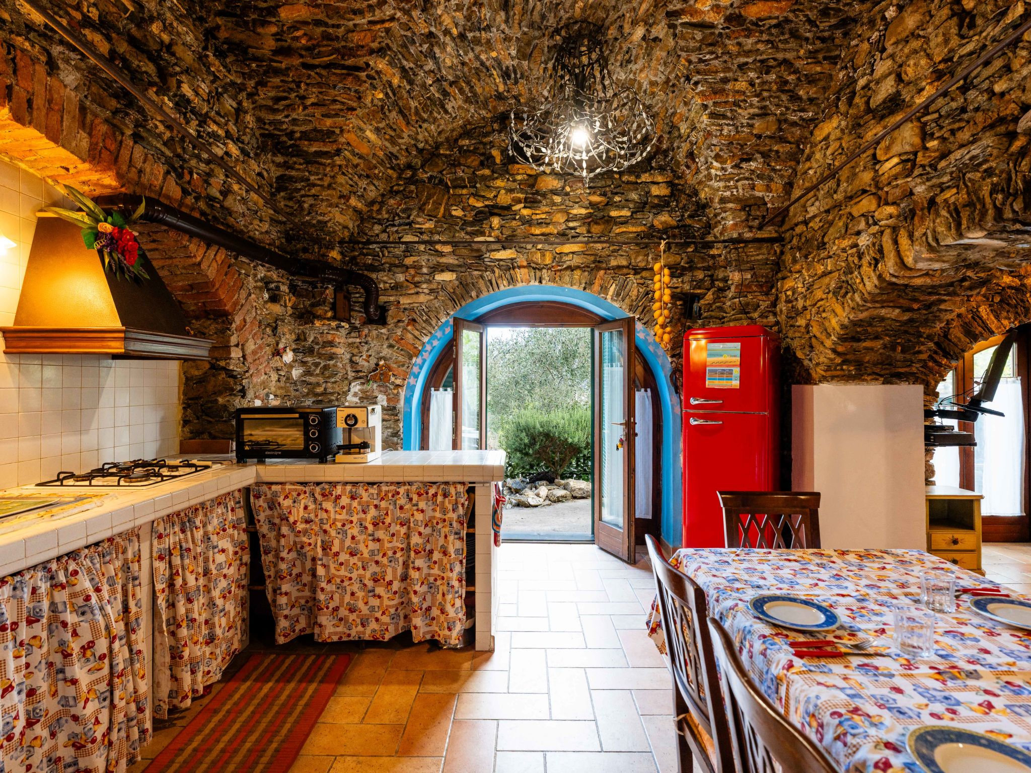 La Bouganville Rustico con Giardino-Binnen