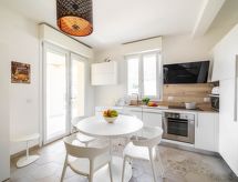 Serenity: Stijlvol appartement met zeezicht en privétuin in Alassio - thumbnail 2