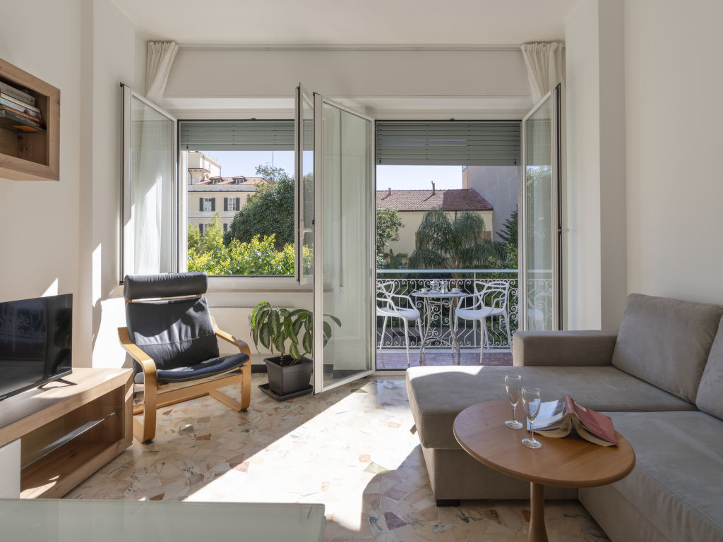 Central Home Carlotta.