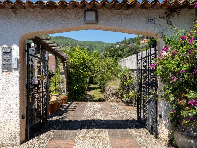 Op 1,0 km van zee: Vrijstaande villa voor 6 personen in Alassio in Alassio