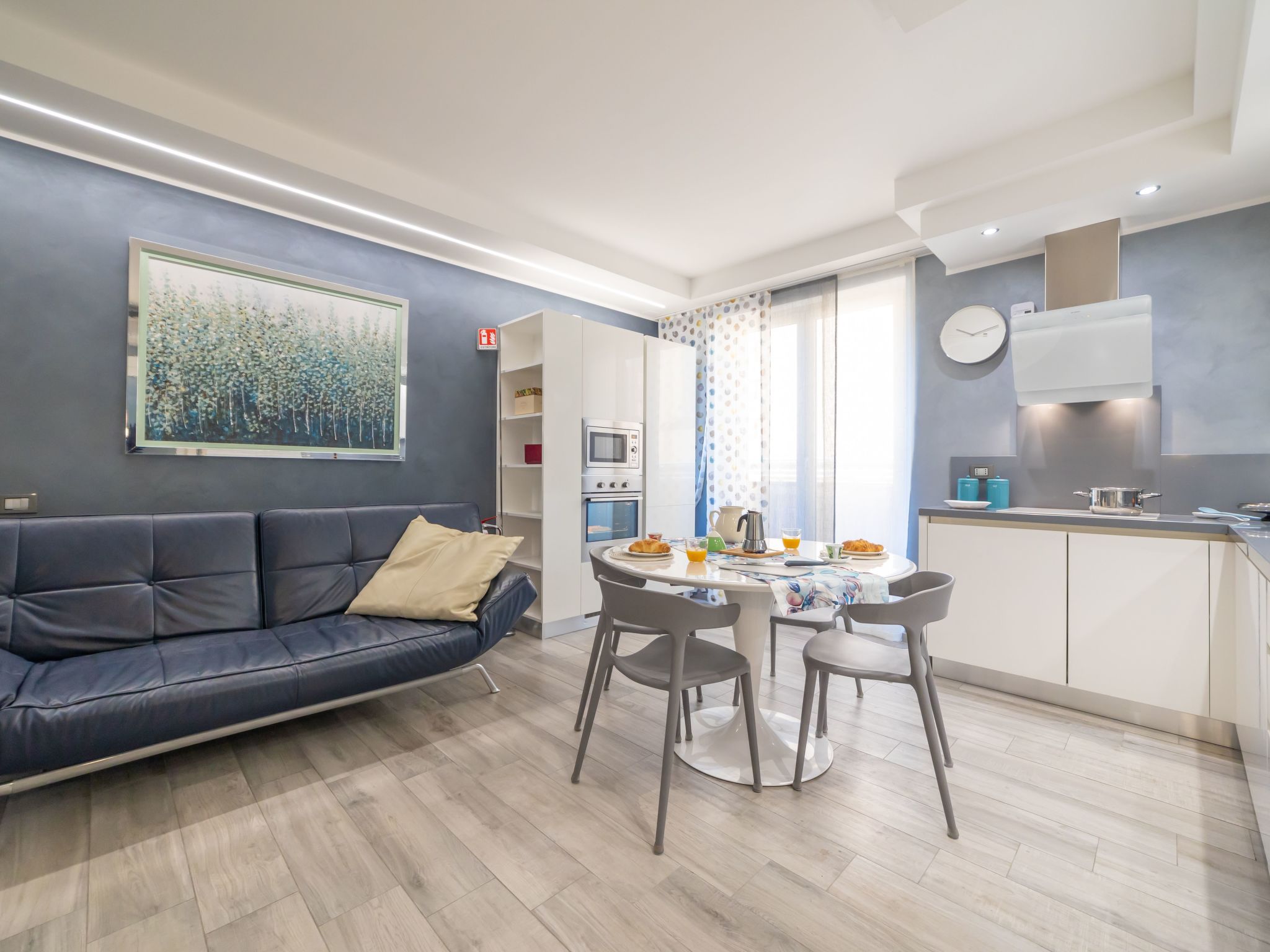 Loving Alassio - Eine hochmoderne Drei-Zimmer-Wohnung am Meer-Drinnen