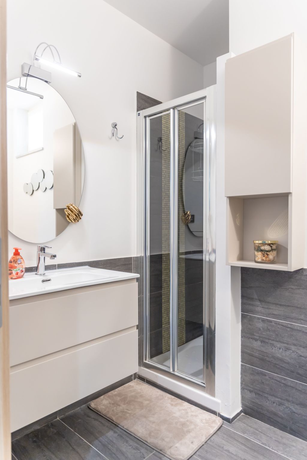 Loving Alassio - Eine hochmoderne Drei-Zimmer-Wohnung am Meer-Drinnen