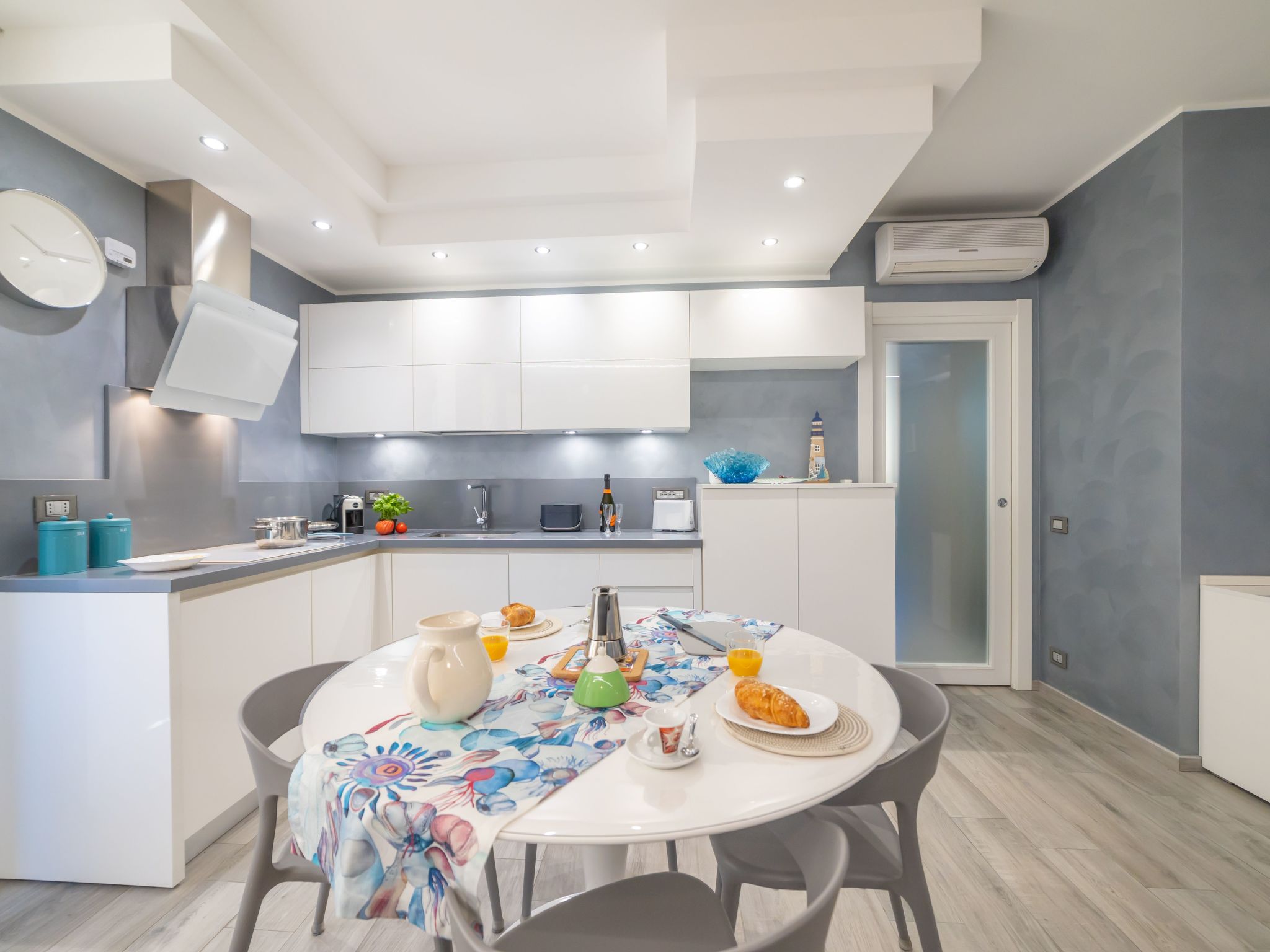 Loving Alassio - Eine hochmoderne Drei-Zimmer-Wohnung am Meer-Drinnen