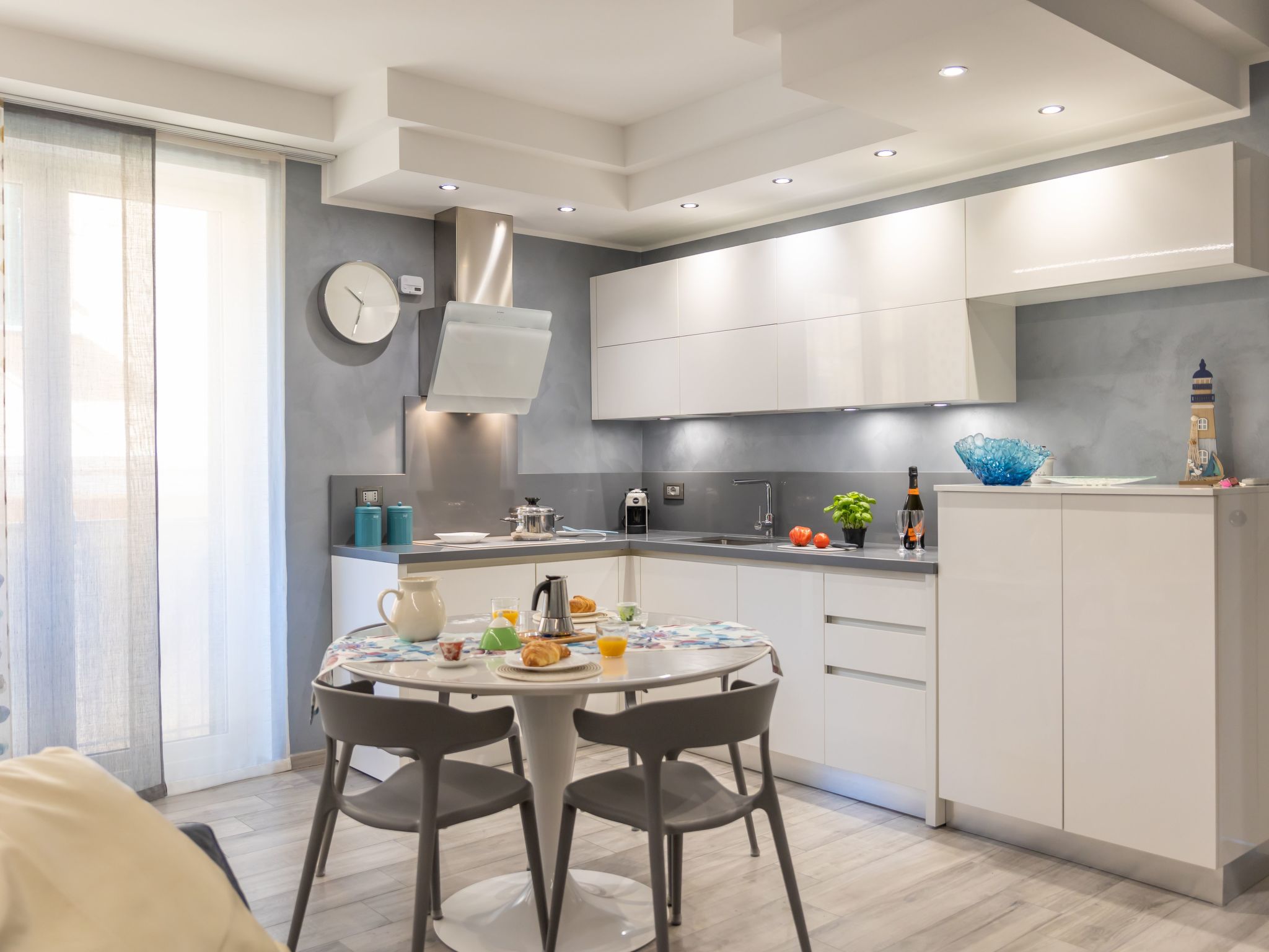 Loving Alassio - Eine hochmoderne Drei-Zimmer-Wohnung am Meer-Drinnen