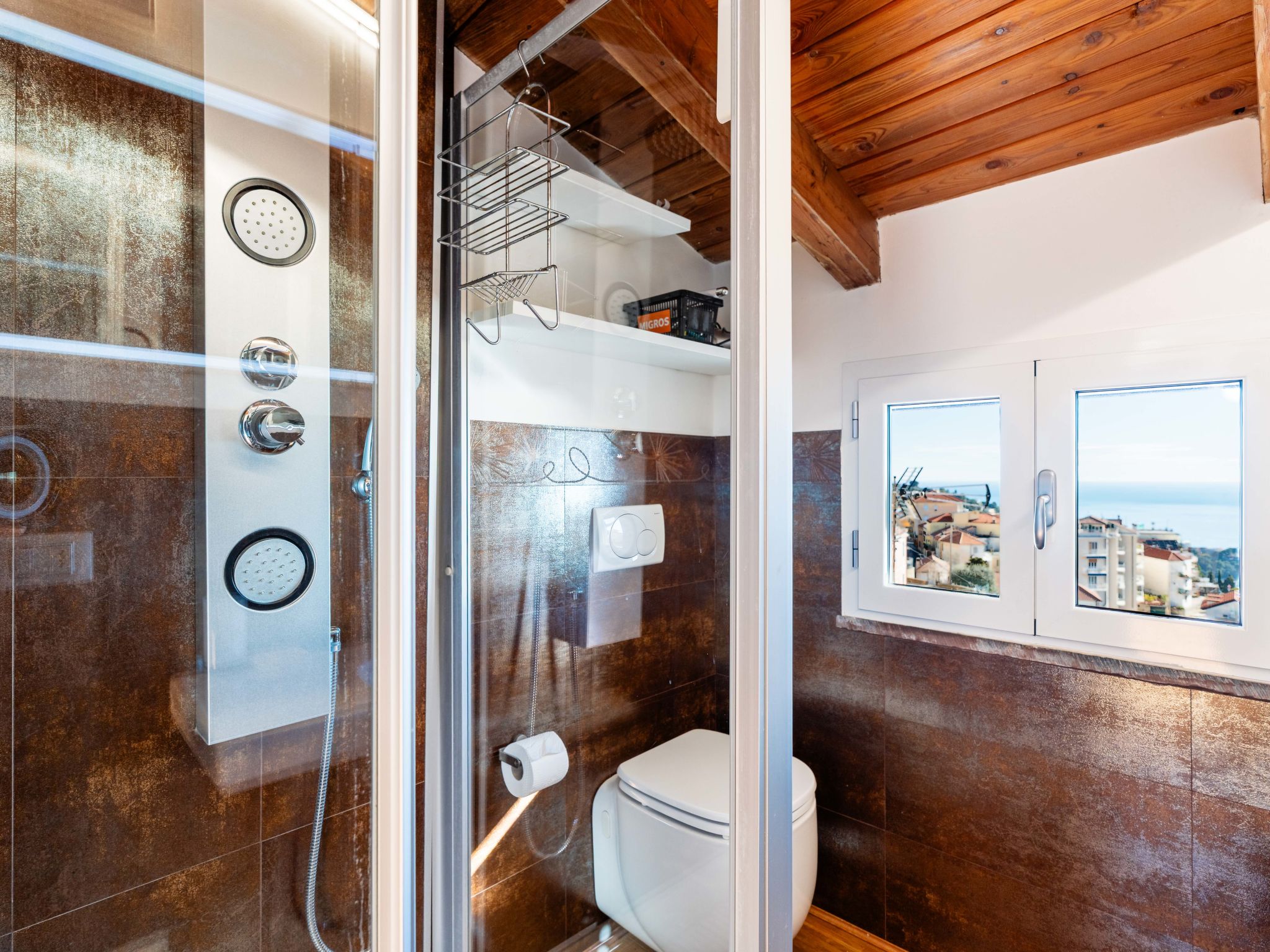 Photo of Terrazza con glicine