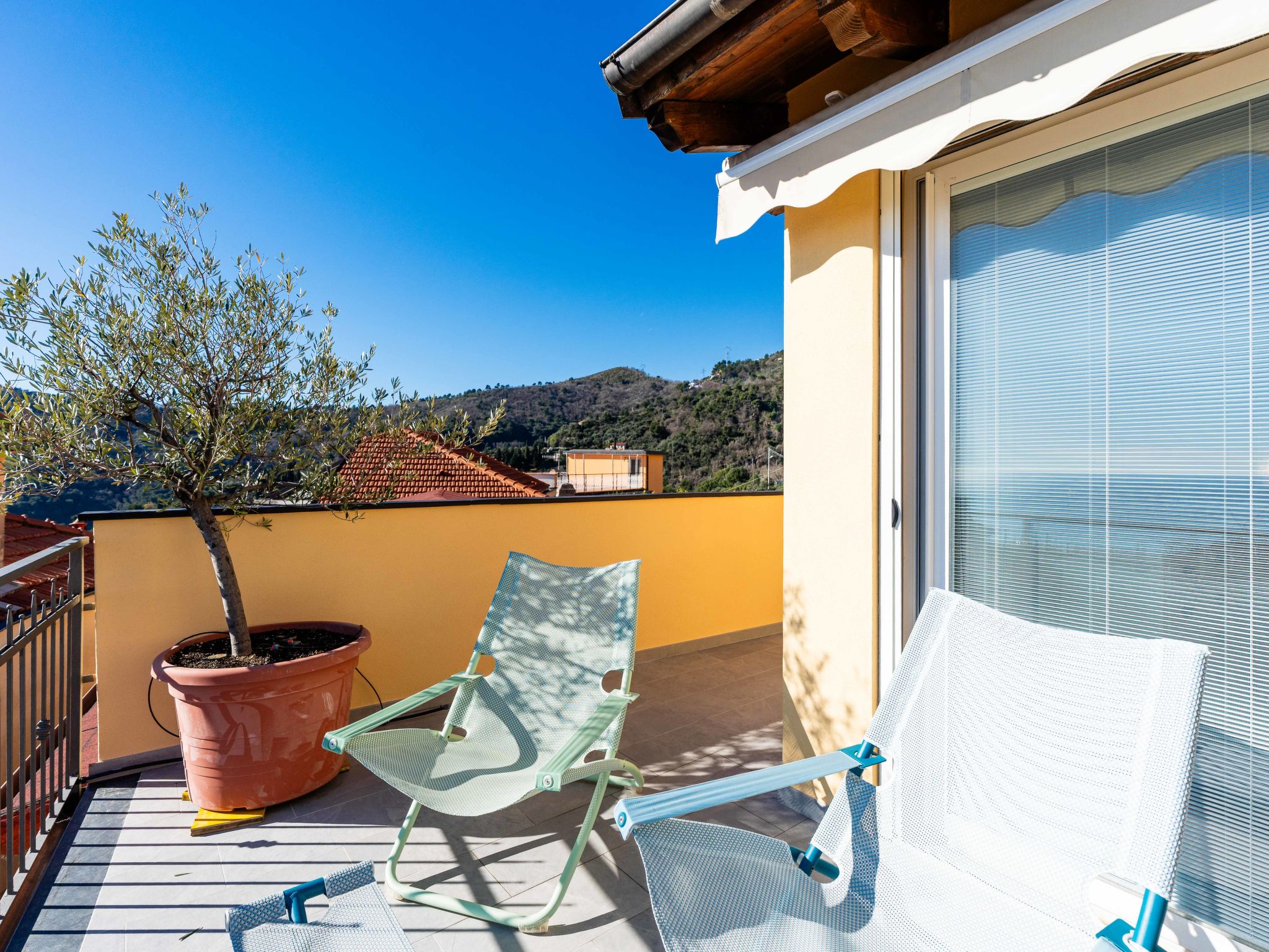 Photo of Terrazza con glicine