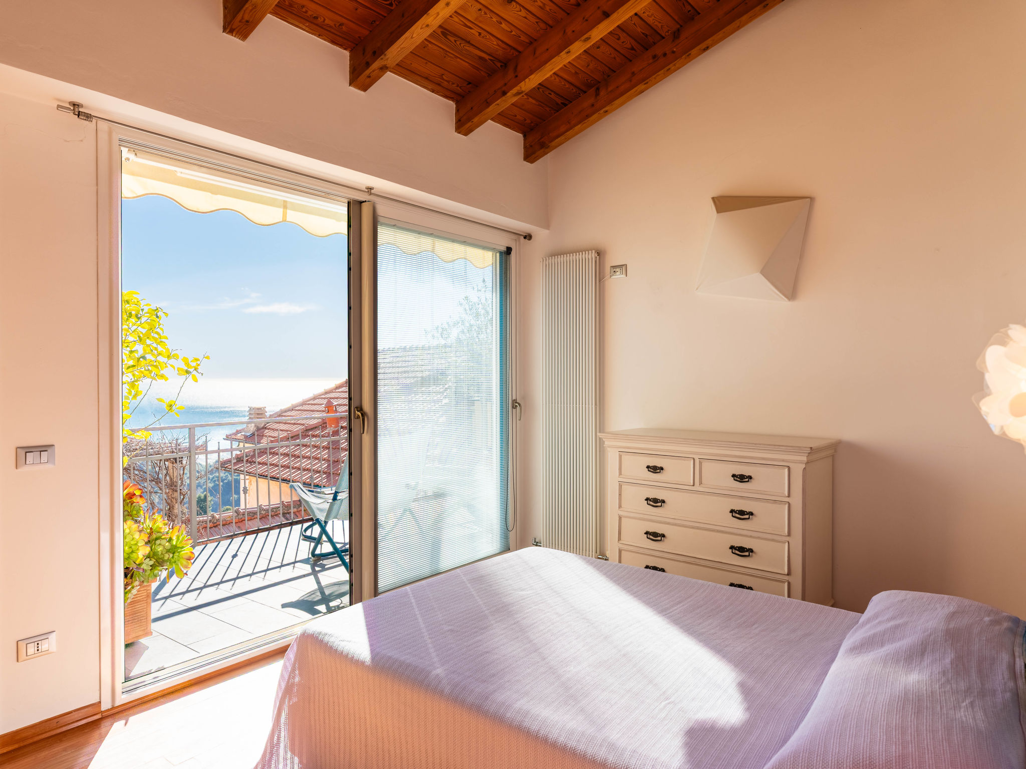 Photo of Terrazza con glicine