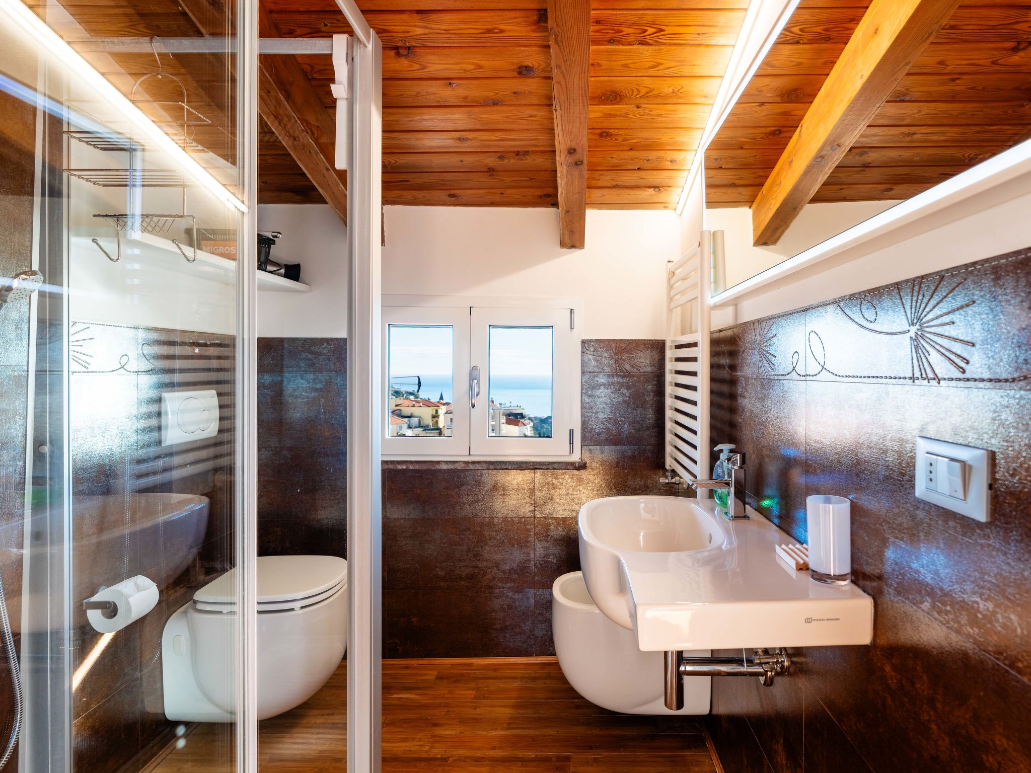 Photo of Terrazza con glicine