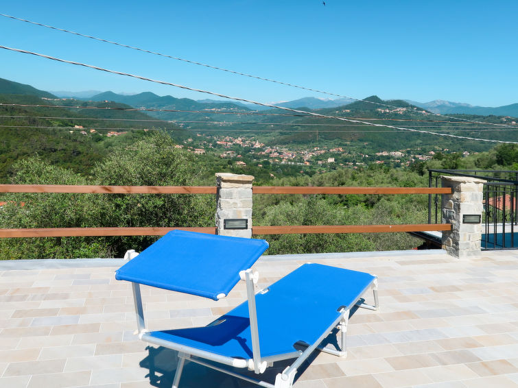 Ruim appartement voor 6 personen in het groene Albenga in Albenga