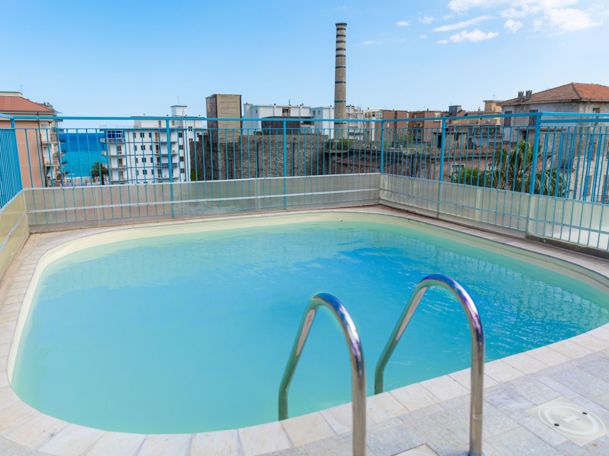 "Sirio" mit Gemeinschaftspool und 200 m vom Meer entfernt-Binnen