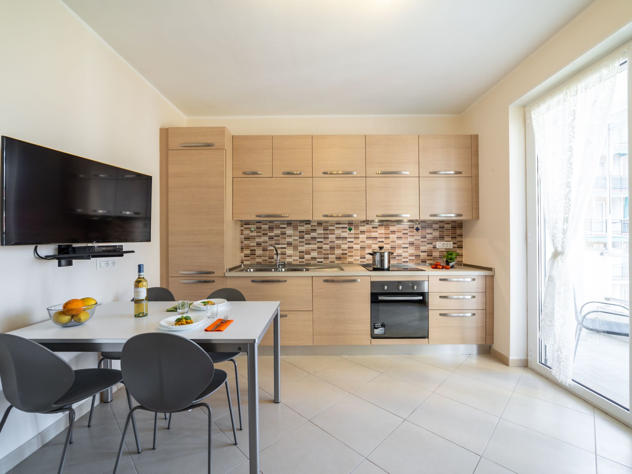 "Sirio" mit Gemeinschaftspool und 200 m vom Meer entfernt-Binnen