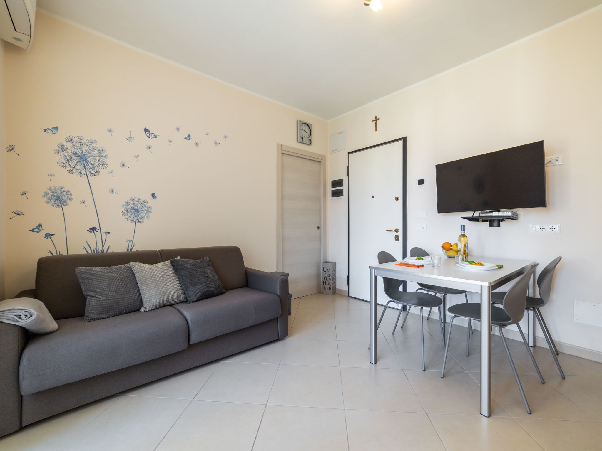 "Sirio" mit Gemeinschaftspool und 200 m vom Meer entfernt-Binnen