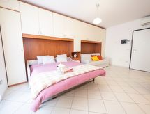 Knus appartement met terras op steenworp van zee in Borghetto Santo Spirito - thumbnail 2