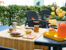 Knus appartement met terras op steenworp van zee in Borghetto Santo Spirito - thumbnail 6