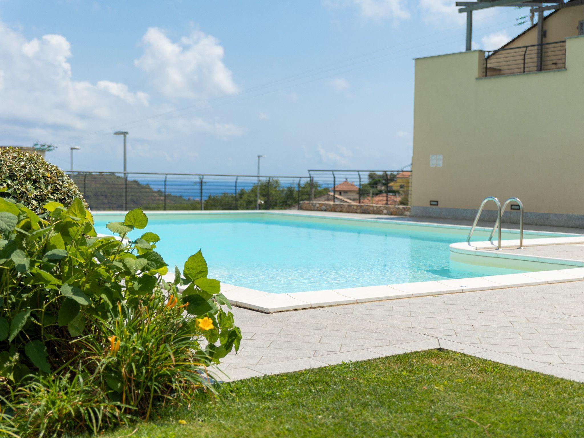 Perla Abernathy - Haus mit Pool und Garten-Inside