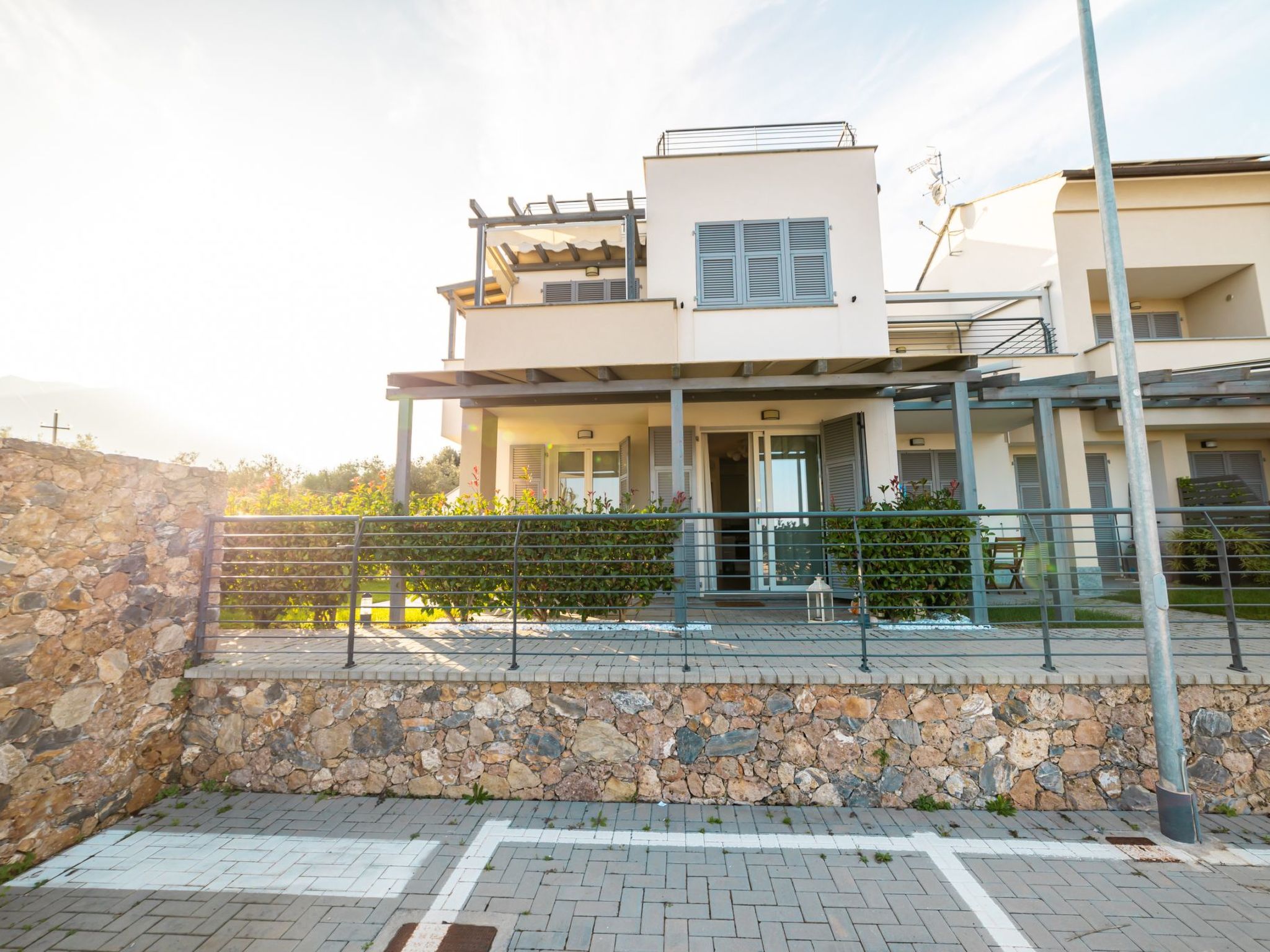 Perla Abernathy - Haus mit Pool und Garten-Inside