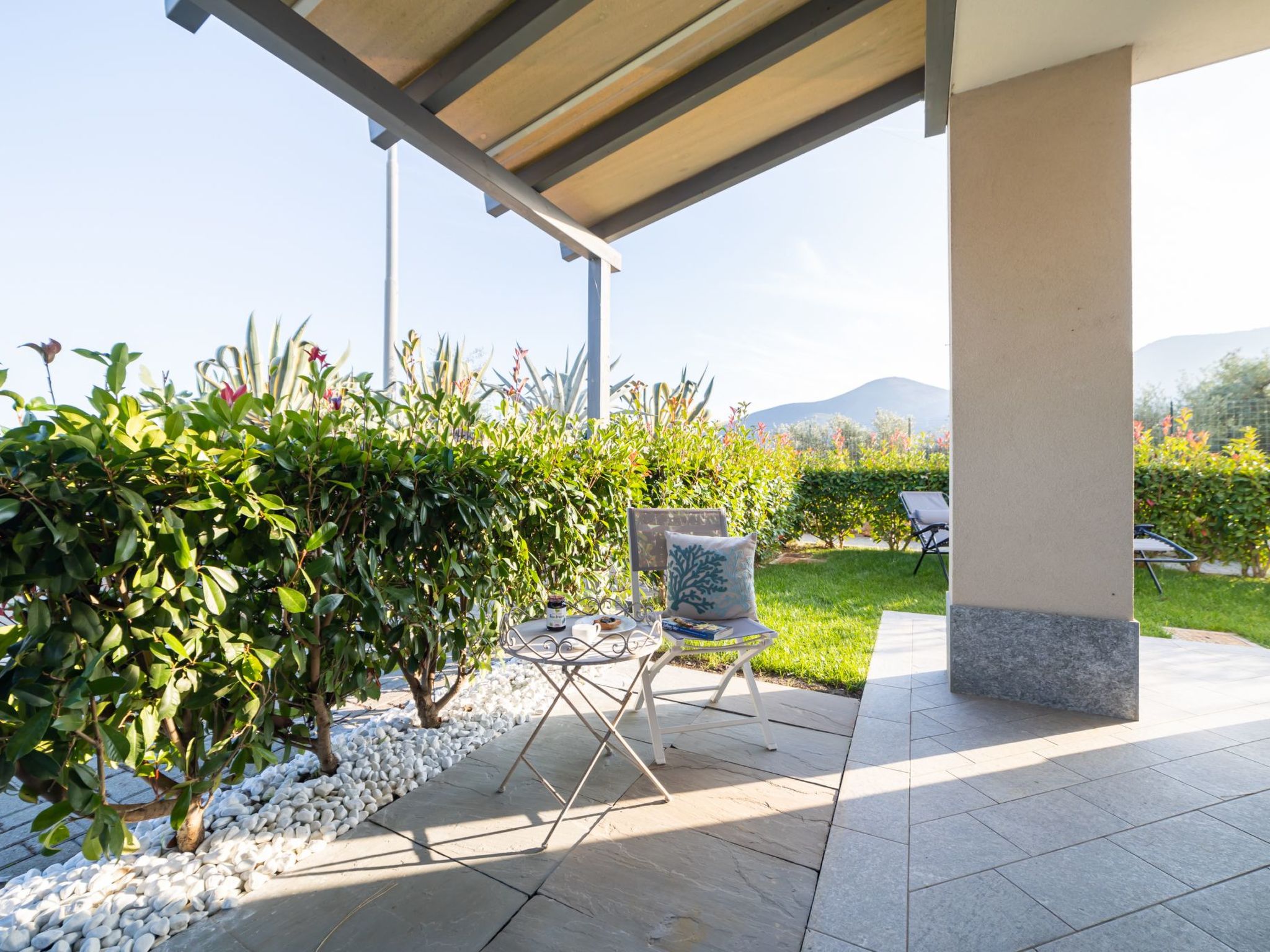 Perla Abernathy - Haus mit Pool und Garten-Inside