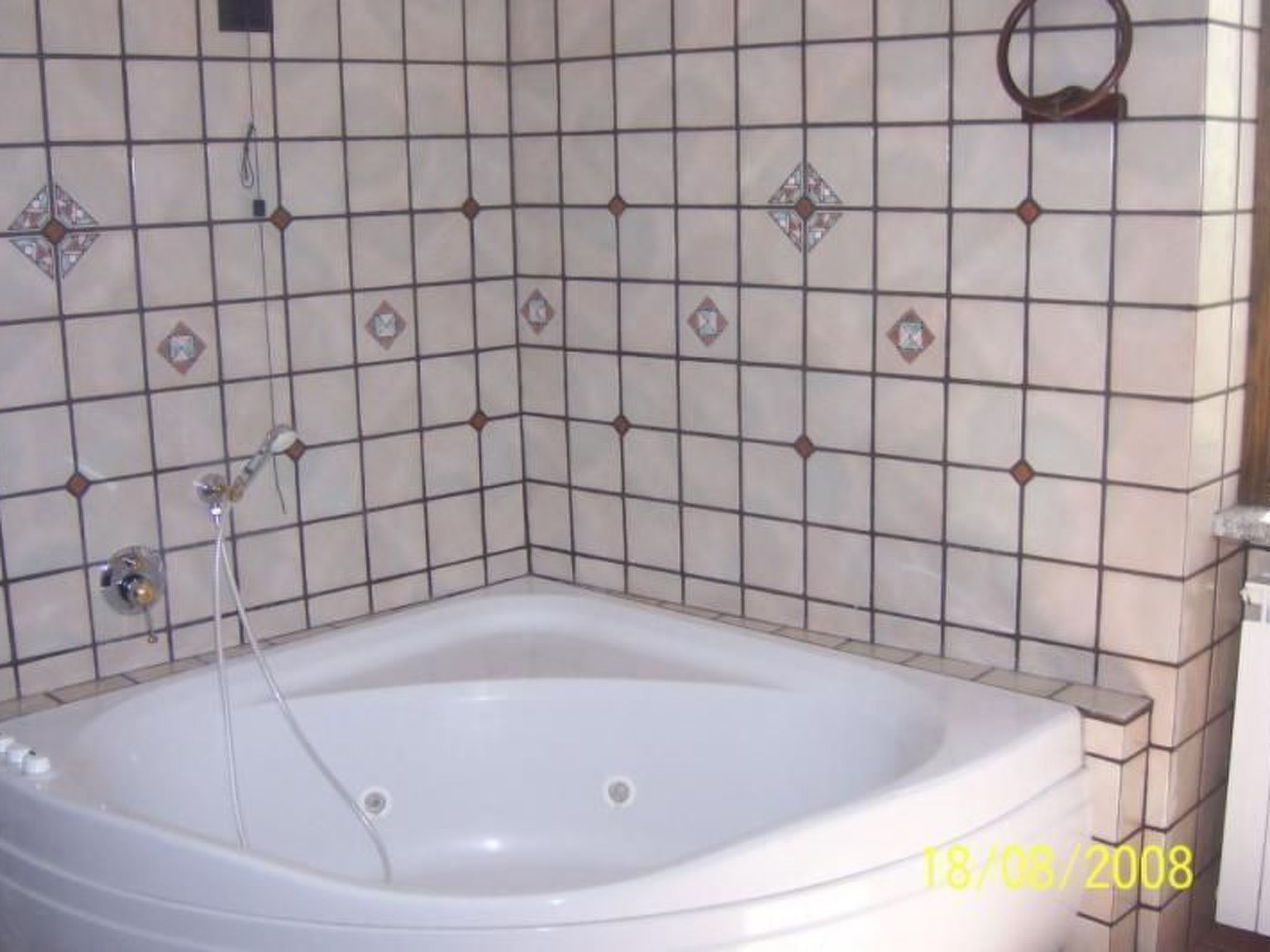 Schönes Ferienhaus mit Garten und Whirlpool-Image-tags.info