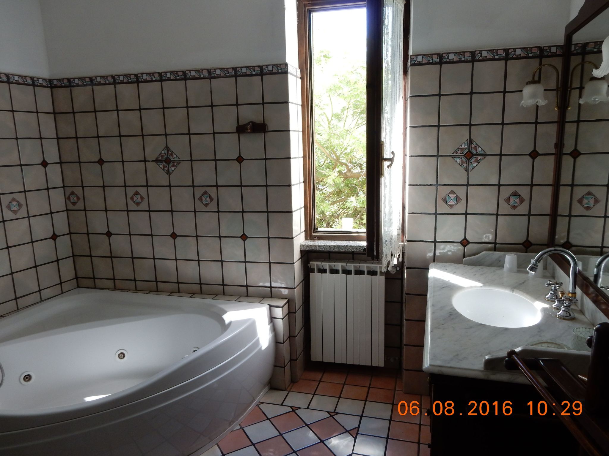 Schönes Ferienhaus mit Garten und Whirlpool-Drinnen