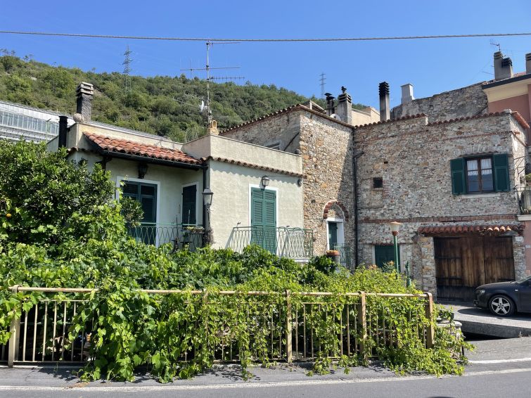 Search and Stay destination Ranzi, Liguria - Italy from AU$ 102. Casa del Pernambuco (PTL205)