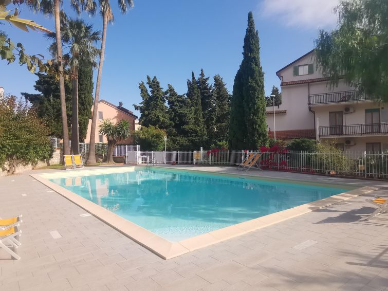 Op 900 m van zee: Comfortabel appartement in Pietra Ligure · 4 pers. in Pietra Ligure