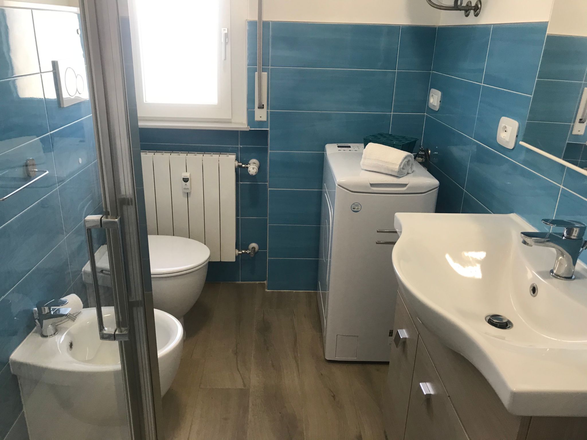 Photo of 'White' mit Balkon