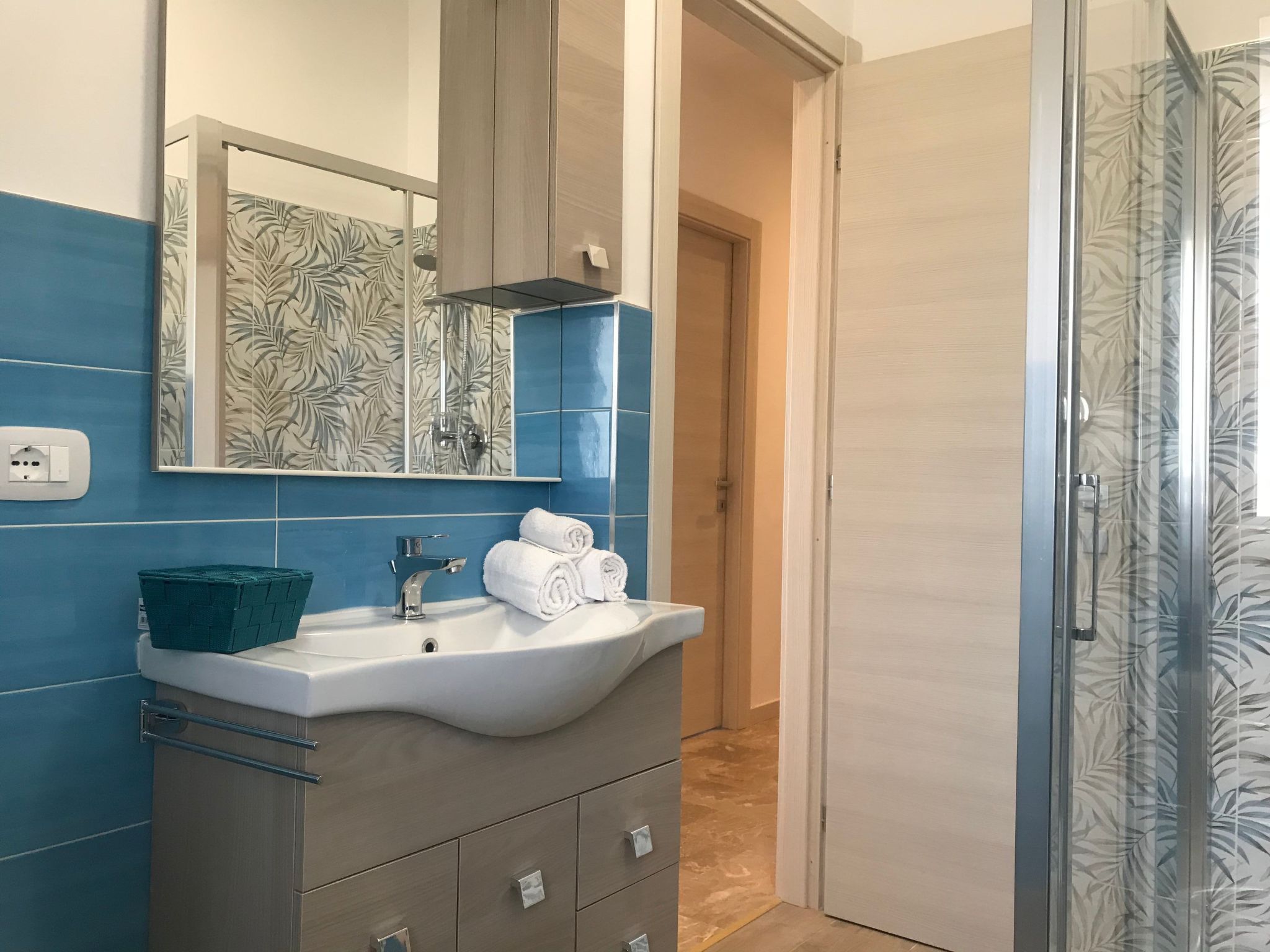 Photo of 'White' mit Balkon