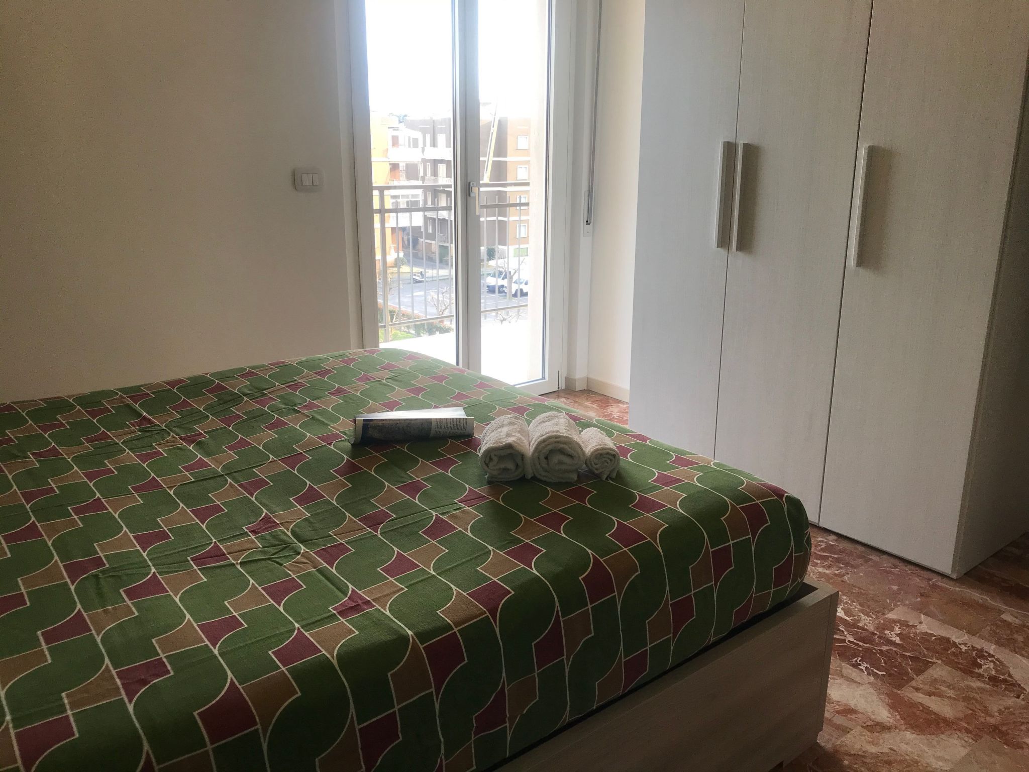 Photo of 'White' mit Balkon