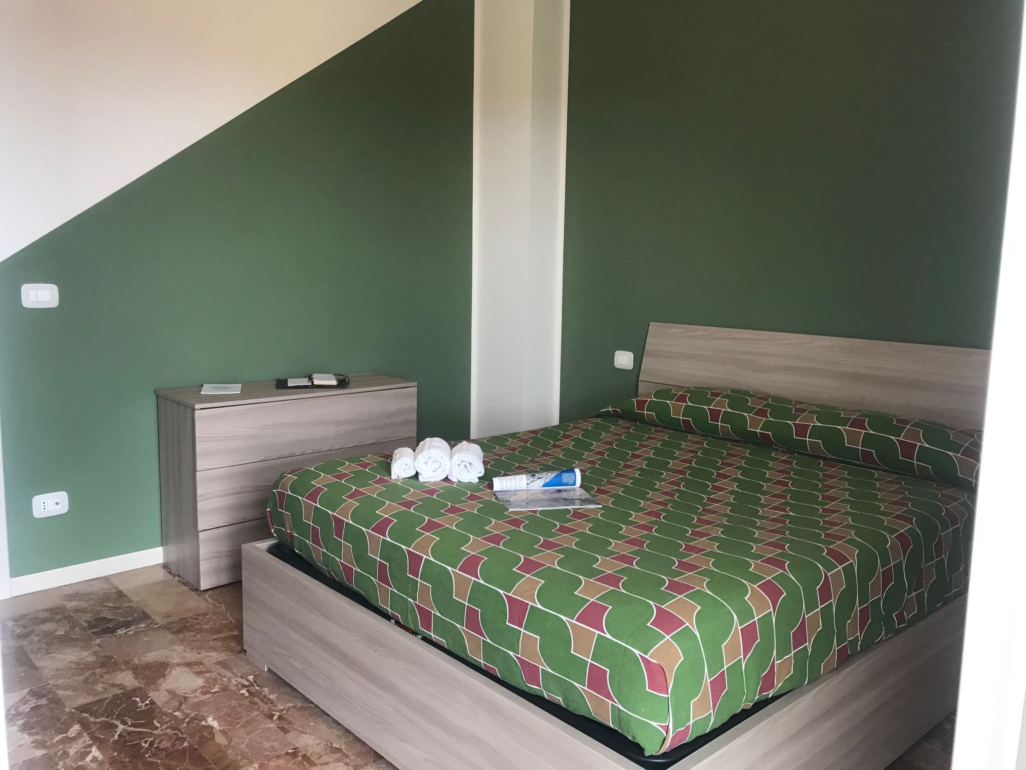 Photo of 'White' mit Balkon