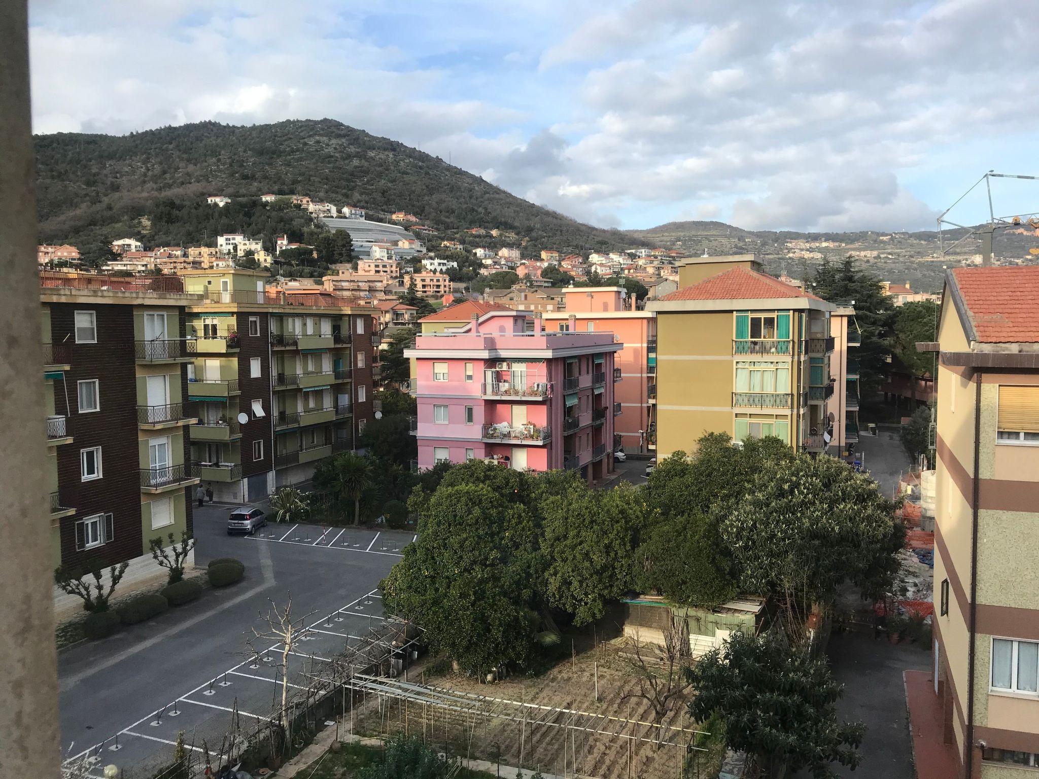 Photo of 'White' mit Balkon