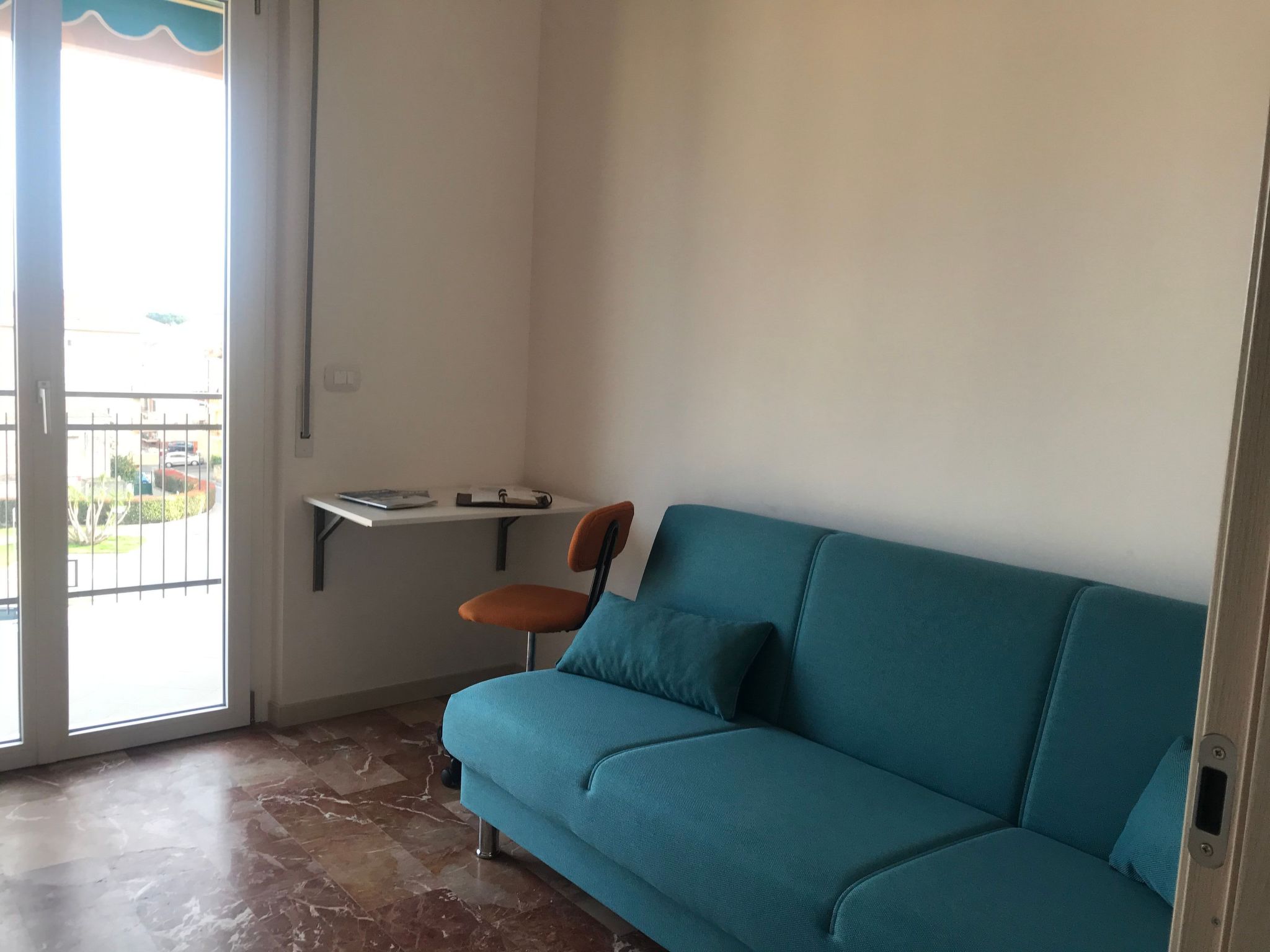 Photo of 'White' mit Balkon