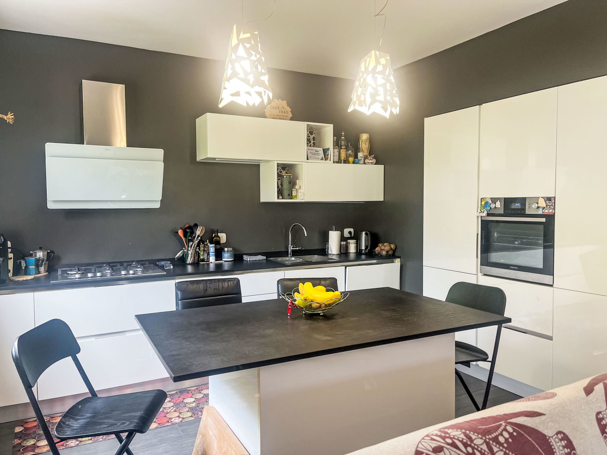 Le radici dell´ulivo-Drinnen