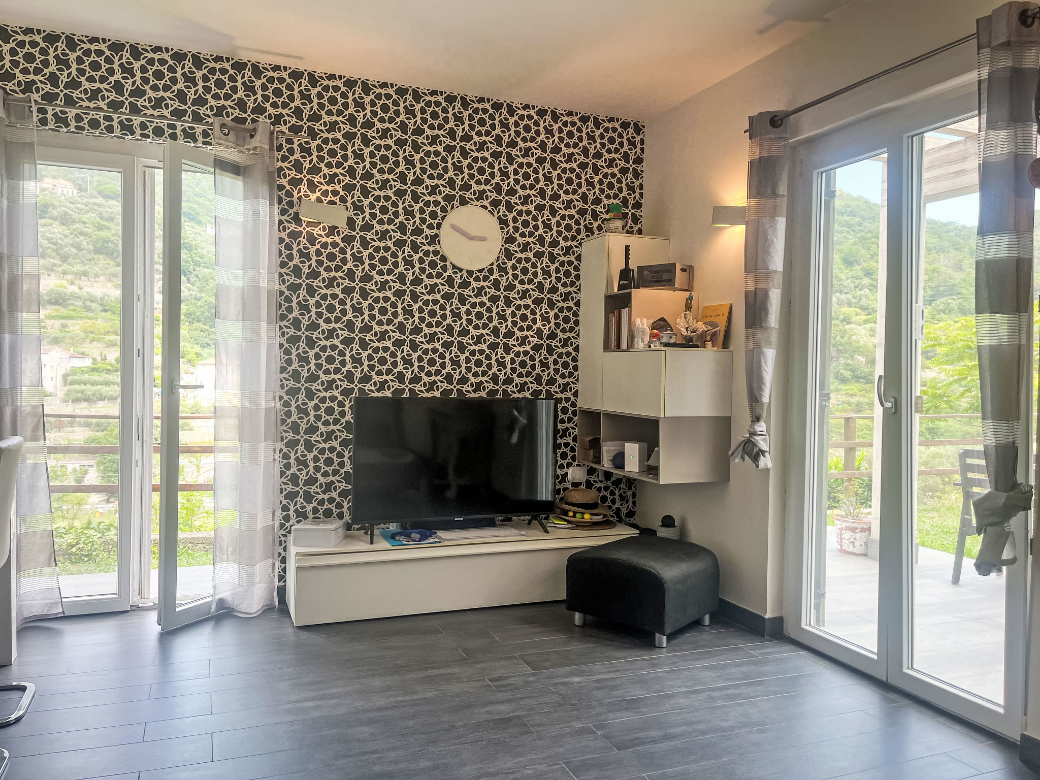 Le radici dell´ulivo-Drinnen