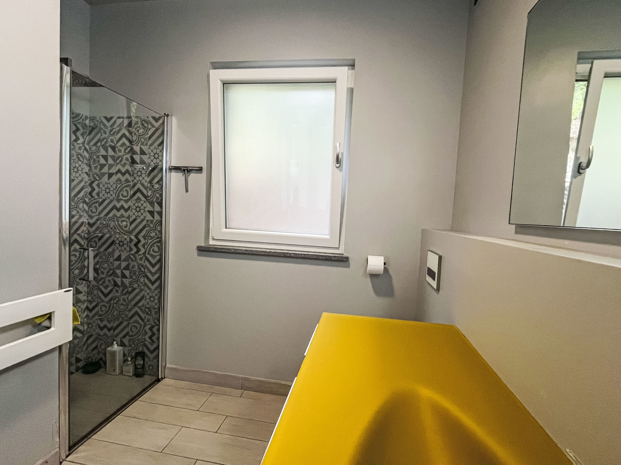 Le radici dell´ulivo-Drinnen